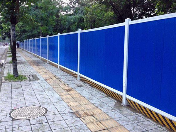 pvc圍擋的現(xiàn)場報(bào)價(jià)安裝